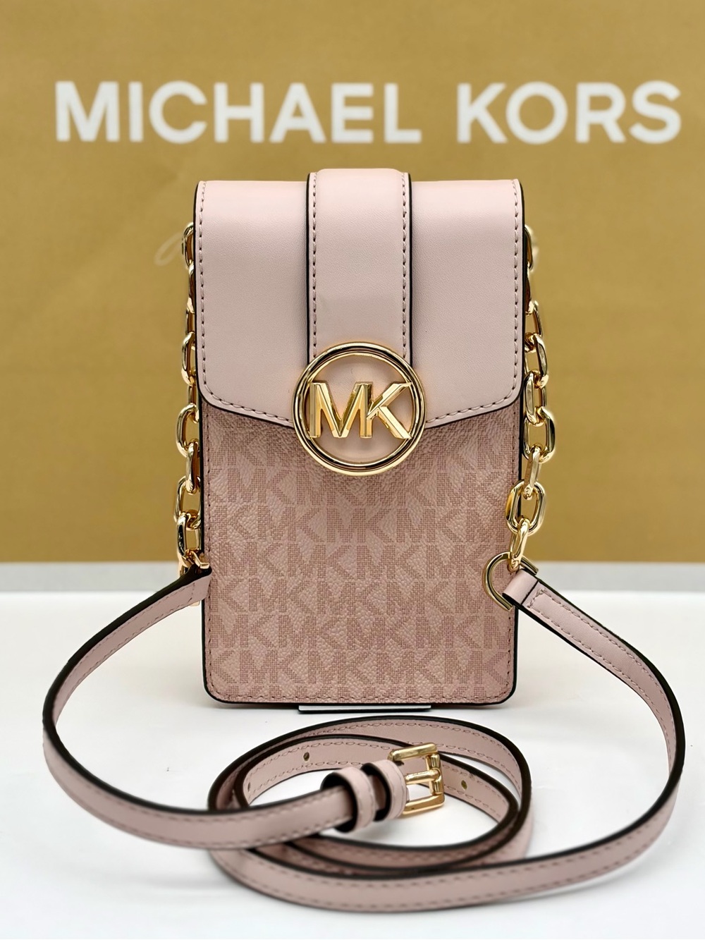 Michael Kors Carmen Small
Logo Smartphone Crossbody
Bag
